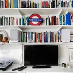 Cozy Double Bedroom At Earlsferry Way Shared Flat
